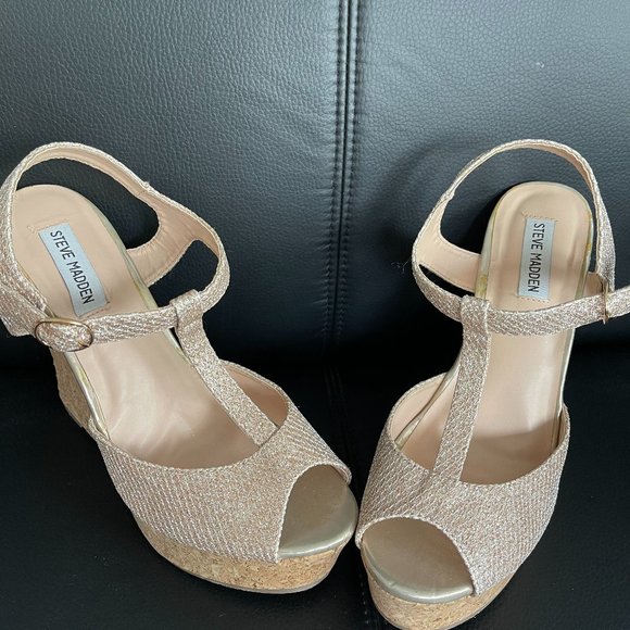 NWOB Steve Madden Gold Wedges 10 - Picture 1 of 3